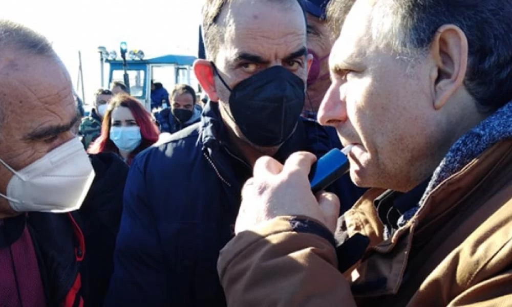 Αγροτικές κινητοποιήσεις: Πάνω από 150 τρακτέρ στον κόμβο Νίκαιας - Κλεινουν την Εθνική αύριο